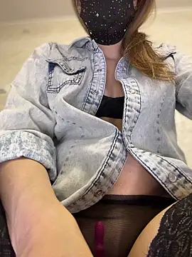 Aurynne online show from April 2026 08:25:02 PM