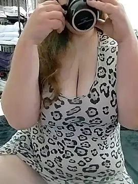 AugustRayn online show from November 2025 09:57:02 PM