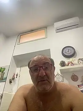 Snapshot of DaddyHot71 chatting on October 2025 10:39:01 AM DaddyHot71 online show from October 2025 10:39:01 AM