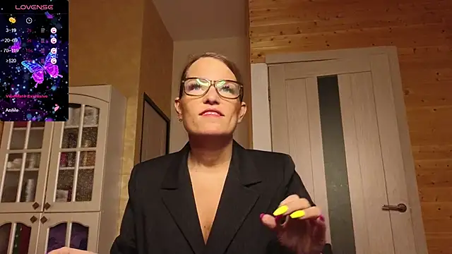 Snapshot of Lady_Shine chatting on October 2025 03:49:01 AM Lady Shine online show from October 2025 03:49:01 AM