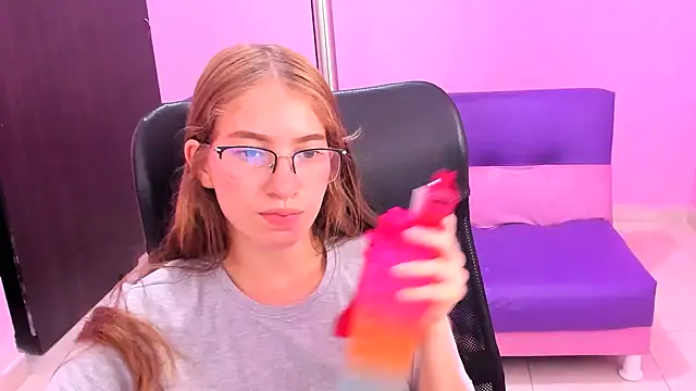 Snapshot of blondie_dirtysquirt chatting on January 2026 07:19:02 PM blondie dirtysquirt online show from January 2026 07:19:02 PM