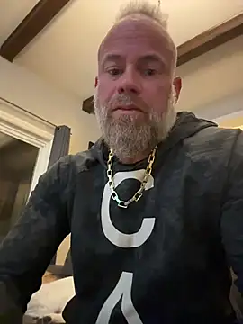 Snapshot of Muscledick40 chatting on February 2026 03:48:02 AM Muscledick40 online show from February 2026 03:48:02 AM