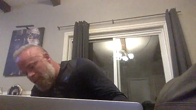 Snapshot of Muscledick40 chatting on April 2026 02:14:01 AM Muscledick40 online show from April 2026 02:14:01 AM
