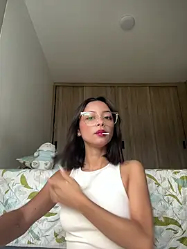 Snapshot of lena_martinn chatting on May 2026 10:40:01 PM lena martinn online show from May 2026 10:40:01 PM