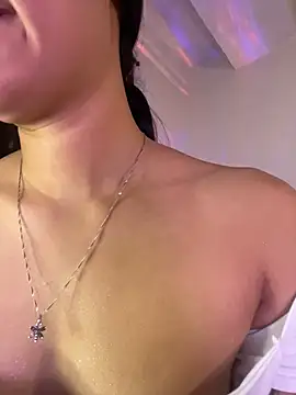 AlannaDollx online show from November 2025 01:37:02 PM