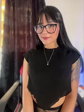 AlannaDollx online show from November 2025 05:39:02 PM