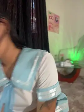 AlannaDollx online show from November 2025 04:55:01 PM