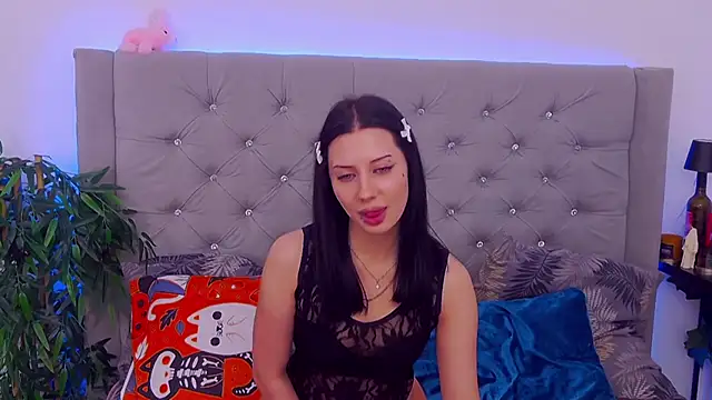 MaeAnna online show from November 2025 04:39:02 AM