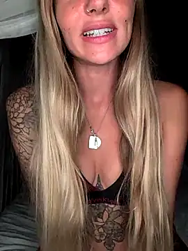 Snapshot of OpheliaRox chatting on October 2025 10:26:02 AM OpheliaRox online show from October 2025 10:26:02 AM