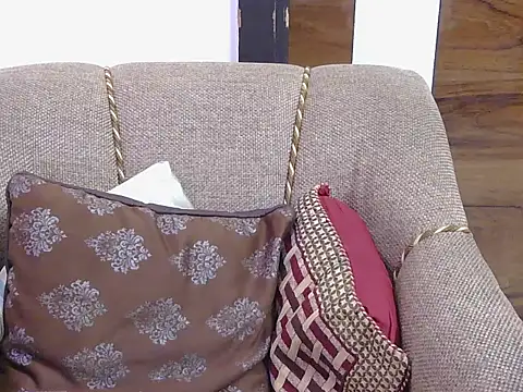 cute zaraa online show from November 2025 05:00:01 AM