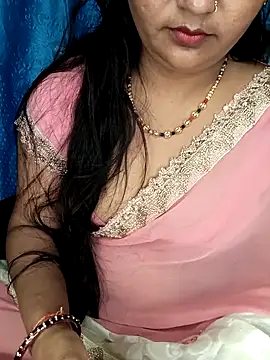 Snapshot of Rashmi_011 chatting on May 2026 03:39:02 AM Rashmi 011 online show from May 2026 03:39:02 AM