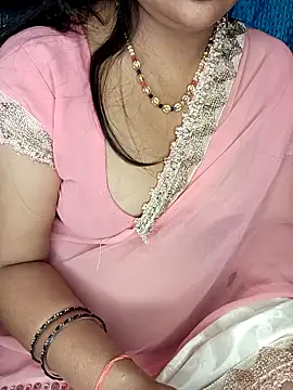 Snapshot of Rashmi_011 chatting on April 2026 03:52:01 AM Rashmi 011 online show from April 2026 03:52:01 AM