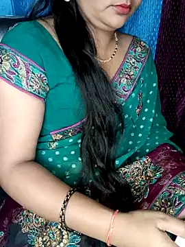 Snapshot of Rashmi_011 chatting on April 2026 12:28:01 AM Rashmi 011 online show from April 2026 12:28:01 AM