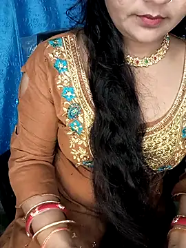 Snapshot of Rashmi_011 chatting on May 2026 11:45:02 PM Rashmi 011 online show from May 2026 11:45:02 PM