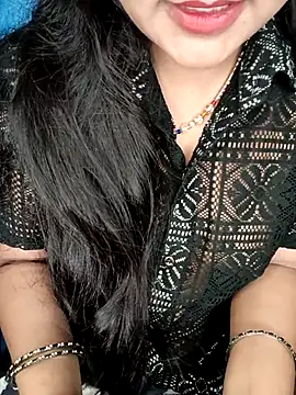 Snapshot of Rashmi_011 chatting on April 2026 01:15:01 AM Rashmi 011 online show from April 2026 01:15:01 AM