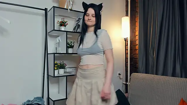 Snapshot of SkyDoll chatting on October 2025 10:18:02 PM SkyDoll online show from October 2025 10:18:02 PM