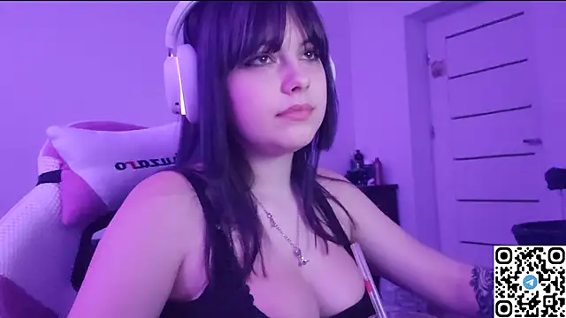 KristiBloom online show from November 2025 09:18:02 PM