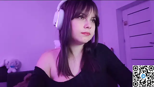 KristiBloom online show from December 2025 08:30:01 PM