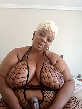 Snapshot of BustyBoobsxXx999 chatting on October 2025 10:04:01 AM BustyBoobsxXx999 online show from October 2025 10:04:01 AM