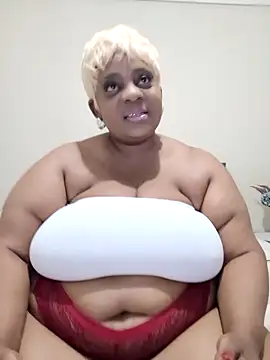 Snapshot of BustyBoobsxXx999 chatting on October 2025 05:00:02 PM BustyBoobsxXx999 online show from October 2025 05:00:02 PM