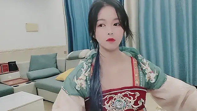 Snapshot of Q_Yumi chatting on October 2025 11:57:02 AM Q Yumi online show from October 2025 11:57:02 AM