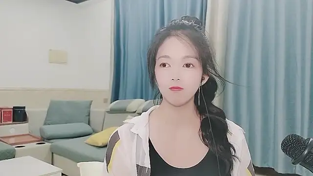 Snapshot of Q_Yumi chatting on October 2025 02:30:02 PM Q Yumi online show from October 2025 02:30:02 PM