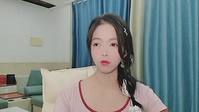 Snapshot of Q_Yumi chatting on October 2025 10:14:02 AM Q Yumi online show from October 2025 10:14:02 AM
