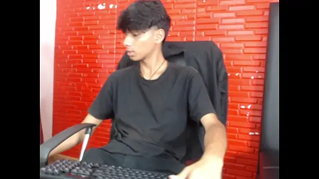 tyler wolf1  online show from October 2025 11:56:01 AM