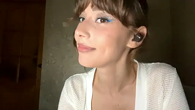 SophieDescoteaux online show from October 2025 08:32:01 PM