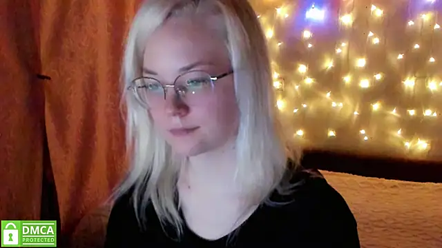 HoneyDazzle online show from November 2025 07:47:01 PM