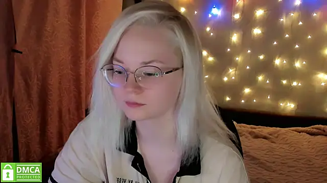 HoneyDazzle online show from November 2025 08:09:02 PM