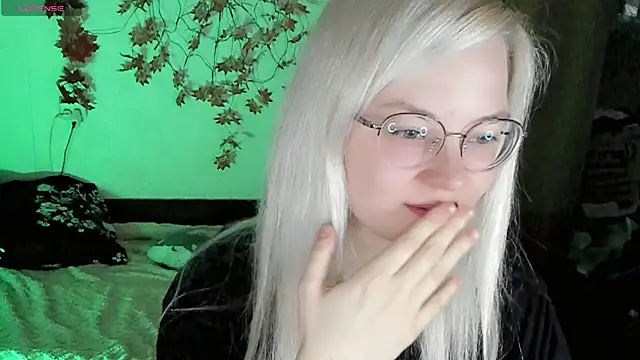 HoneyDazzle online show from November 2025 07:40:02 PM