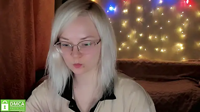 HoneyDazzle online show from December 2025 09:14:02 PM