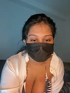 Monica  Bellucci   online show from February 2026 05:12:02 PM