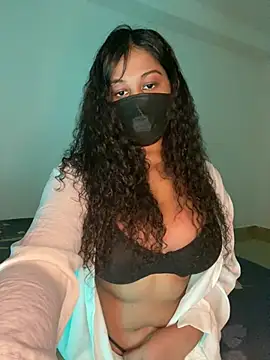 Monica  Bellucci   online show from February 2026 03:43:01 PM