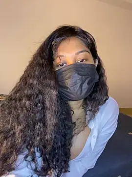 Monica  Bellucci   online show from December 2025 02:41:02 PM