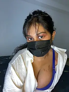 Monica  Bellucci   online show from January 2026 02:12:01 PM