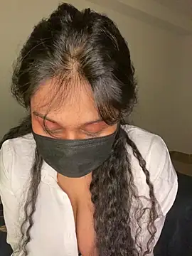 Monica  Bellucci   online show from January 2026 06:01:01 PM