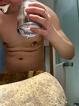 yichengm online show from November 2025 05:24:02 PM