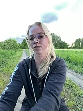 LinaLeana online show from May 2026 05:10:02 PM
