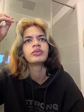 sukulaurens online show from November 2025 06:33:02 PM