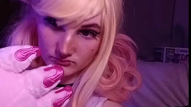 venusflytrapped online show from November 2025 11:53:02 PM