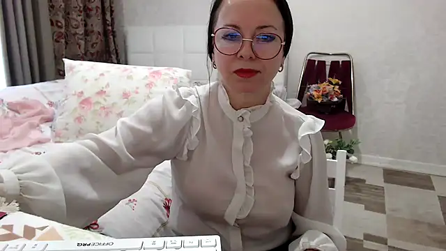 Snapshot of Arisa5000 chatting on December 2025 06:50:01 AM Arisa5000 online show from December 2025 06:50:01 AM