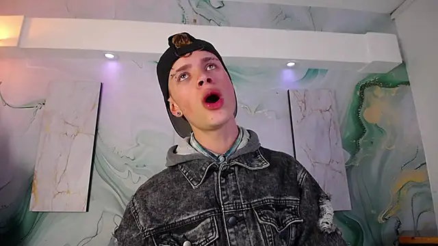 Snapshot of JackFrosst chatting on April 2026 01:02:01 PM JackFrosst online show from April 2026 01:02:01 PM