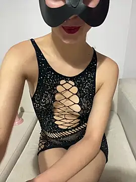 christalles online show from October 2025 08:19:01 PM