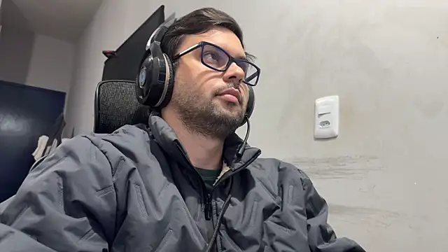 CasalManeiro25 online show from October 2025 11:31:01 AM