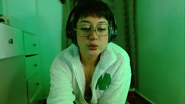 Snapshot of zora_blue777 chatting on October 2025 12:44:01 AM zora blue777 online show from October 2025 12:44:01 AM