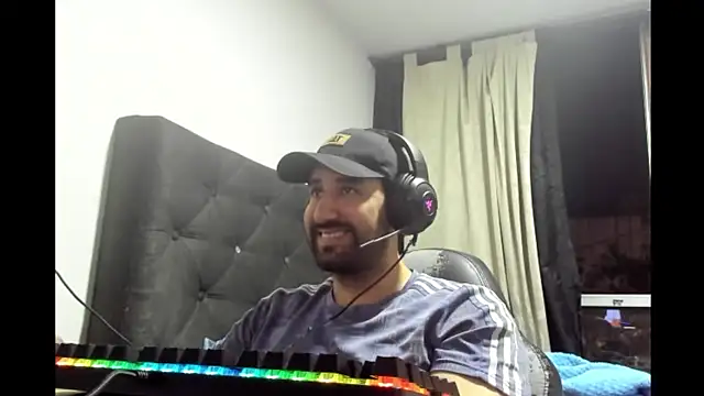 coolfriki online show from May 2026 01:22:01 AM
