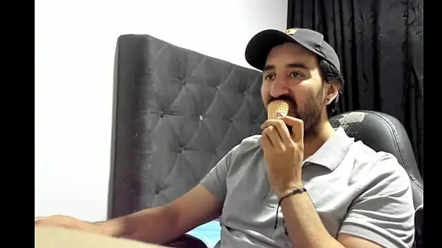 coolfriki online show from November 2025 04:17:02 AM