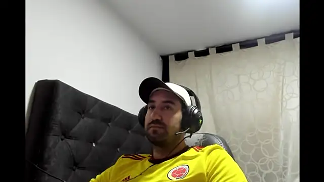 coolfriki online show from April 2026 09:43:02 PM